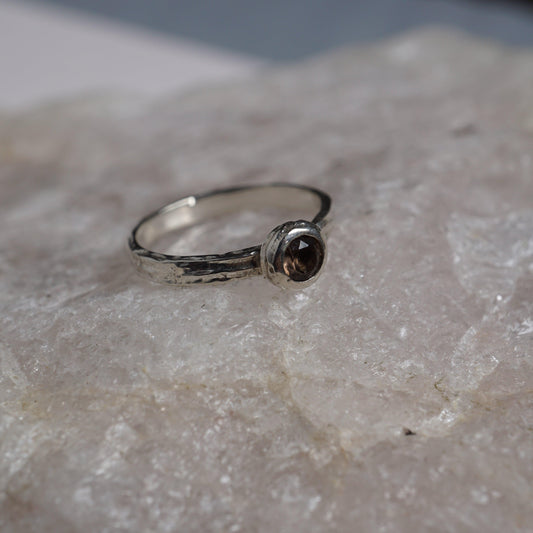 Zilveren ring met rookkwarts - Atelier Minne