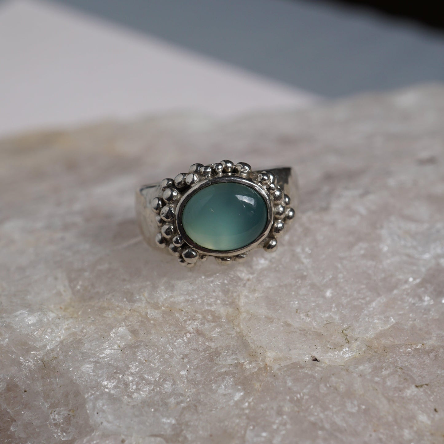 Zilveren ring met chalcedoon - Atelier Minne