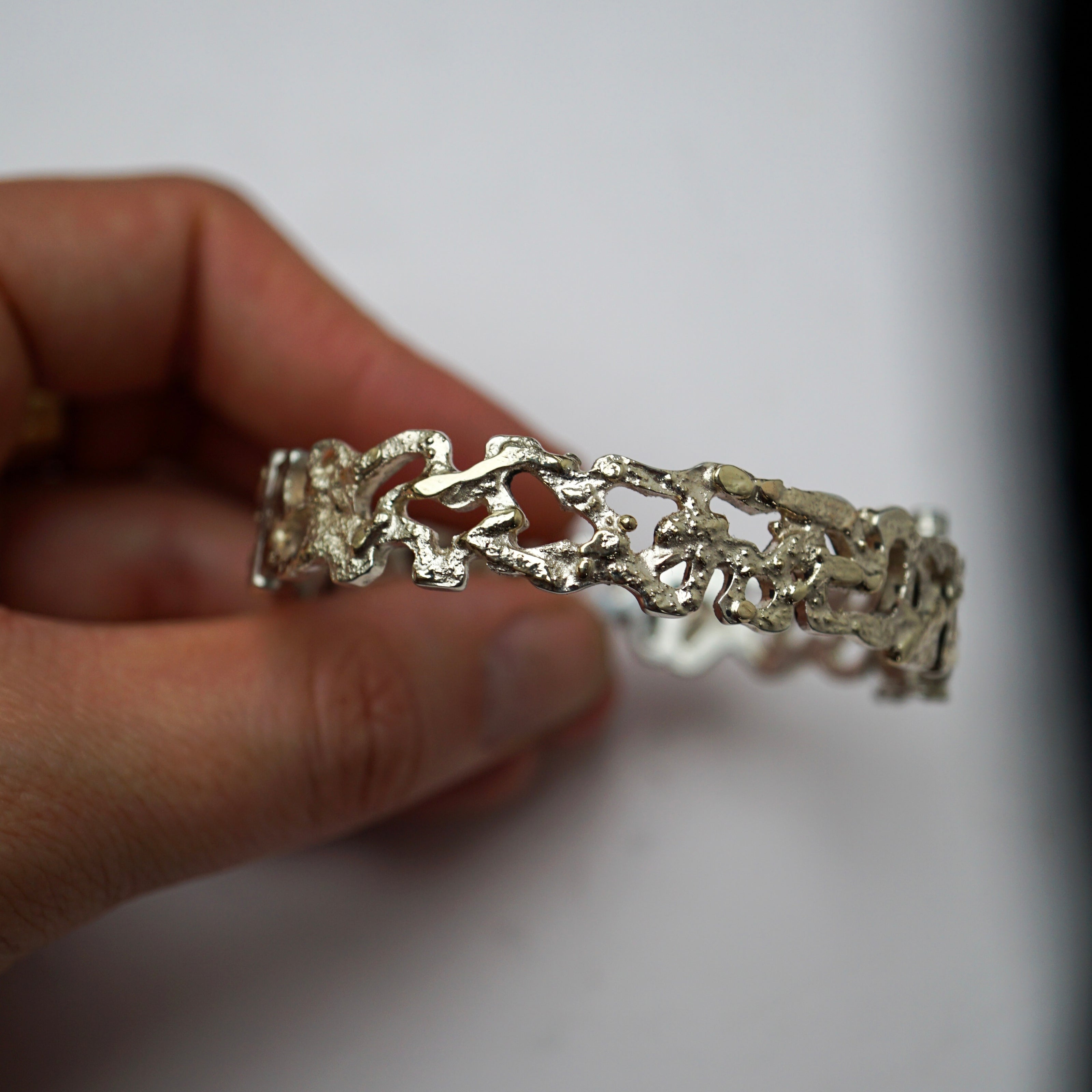 Armband handgemaakt met een combinatie van zilver en goud - Atelier Minne