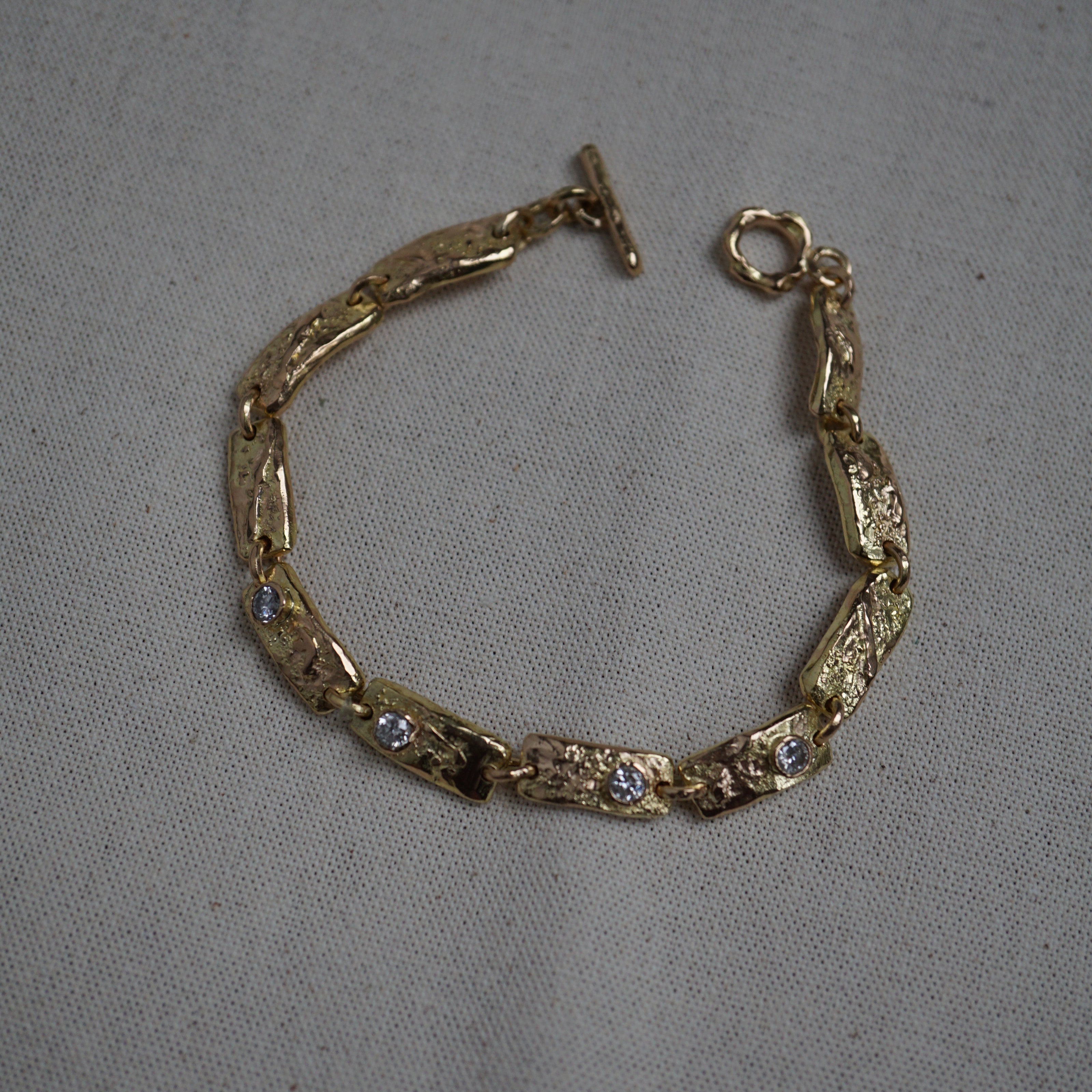 Organische gouden armband met diamanten - Atelier Minne