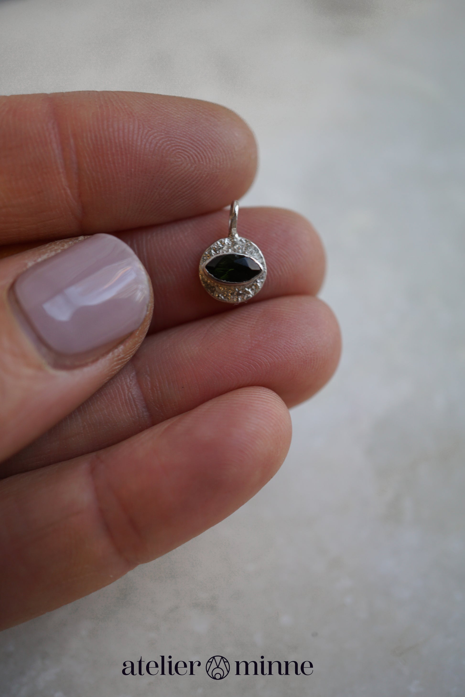 Zilveren hangertje met toermalijn - Atelier Minne