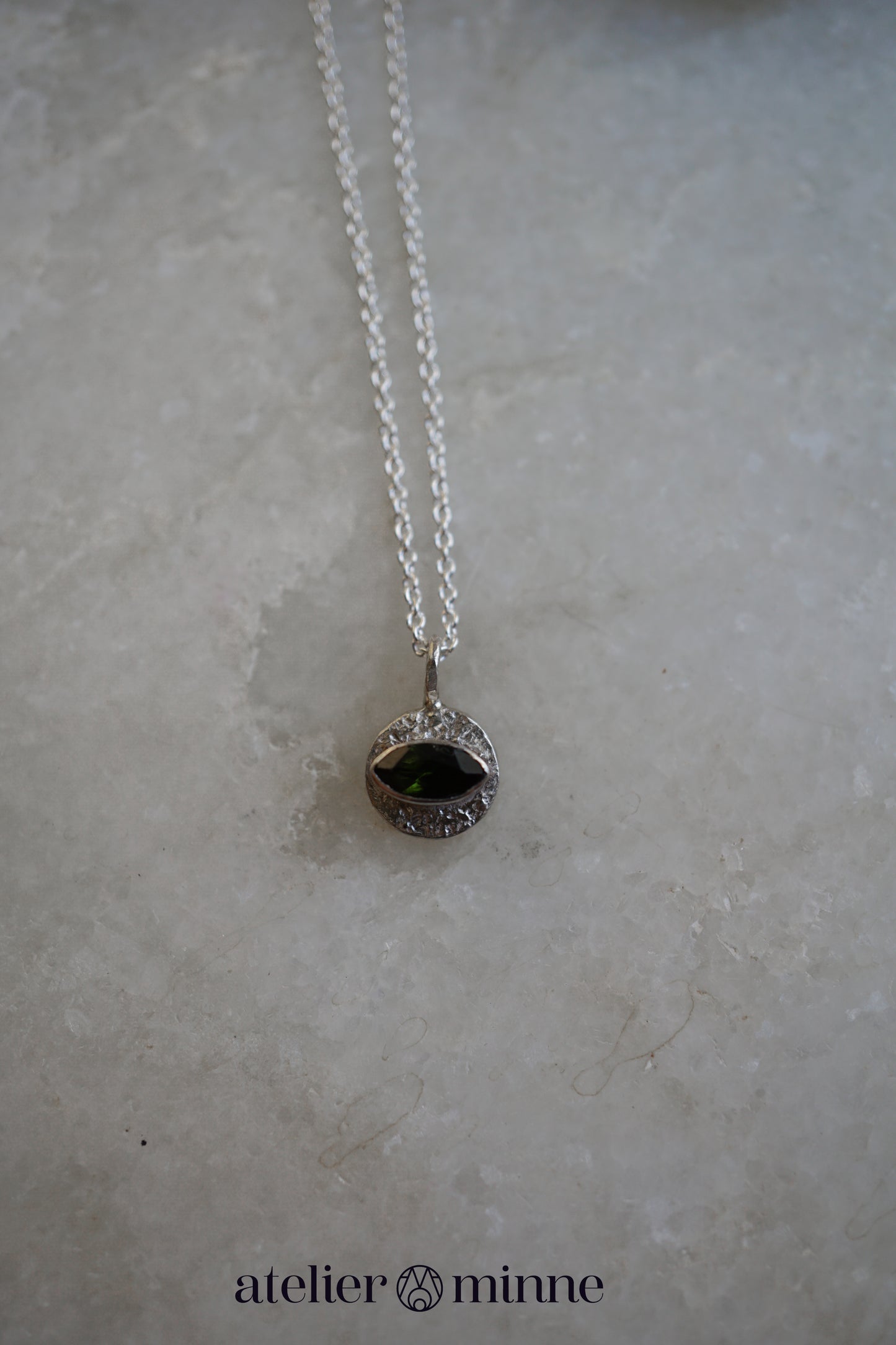 Zilveren hangertje met toermalijn - Atelier Minne