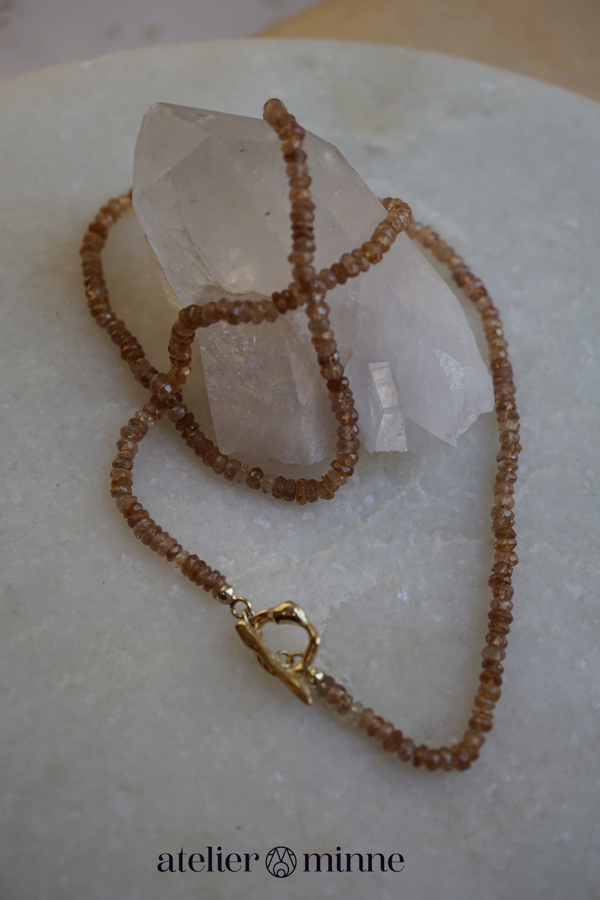 Ketting met zirkoon edelstenen en gouden sluiting - Atelier Minne