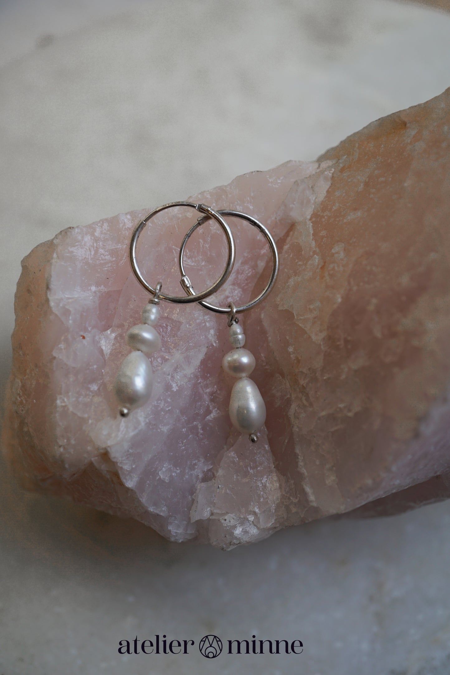 Oorbellen in zilver met parels - Atelier Minne