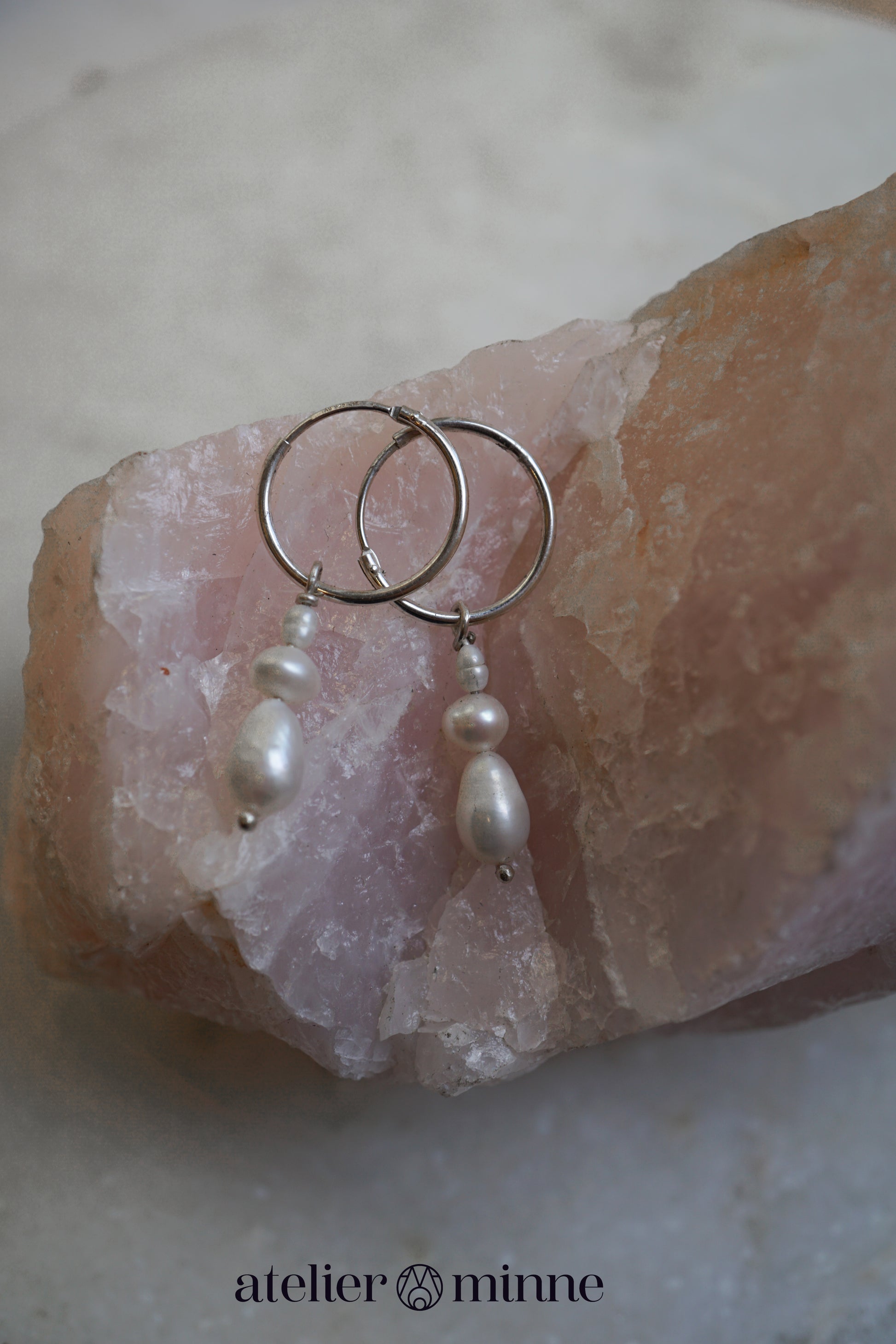 Oorbellen in zilver met parels - Atelier Minne