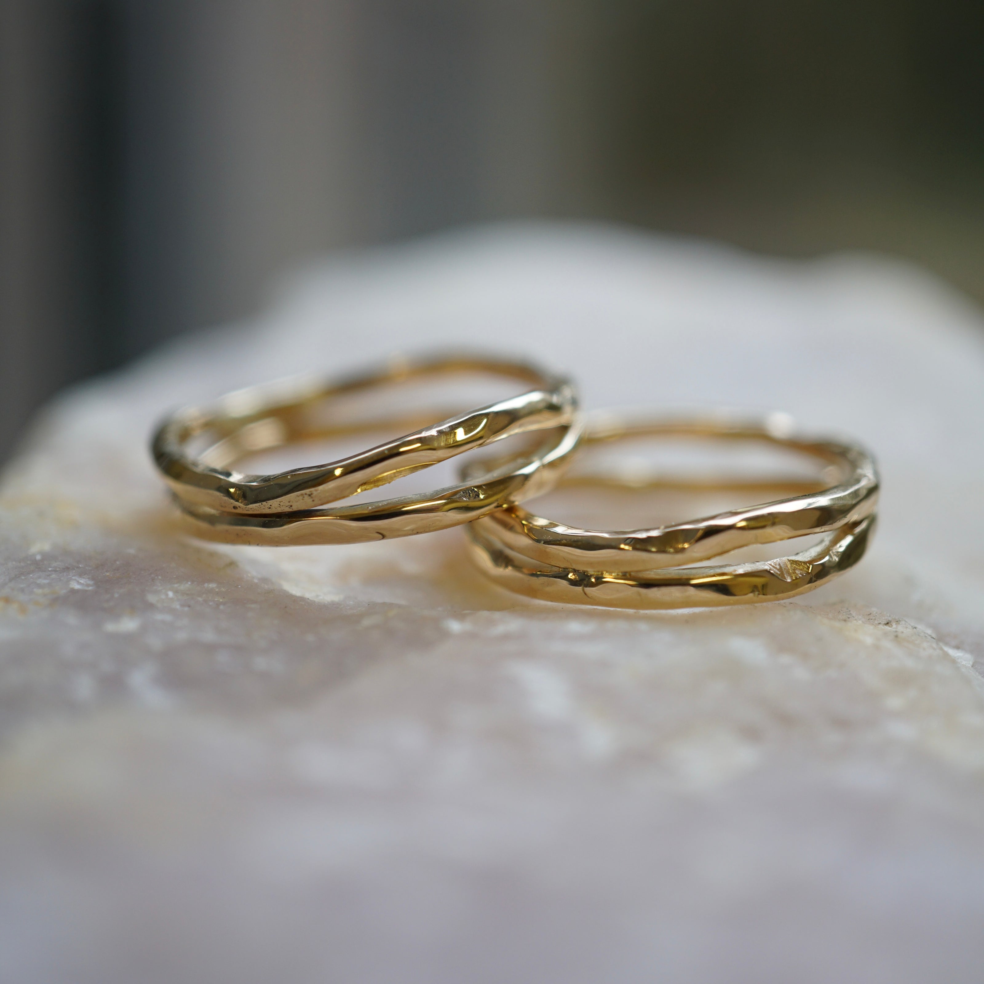 Set gouden ringen organisch voor moeder en dochter - Atelier Minne