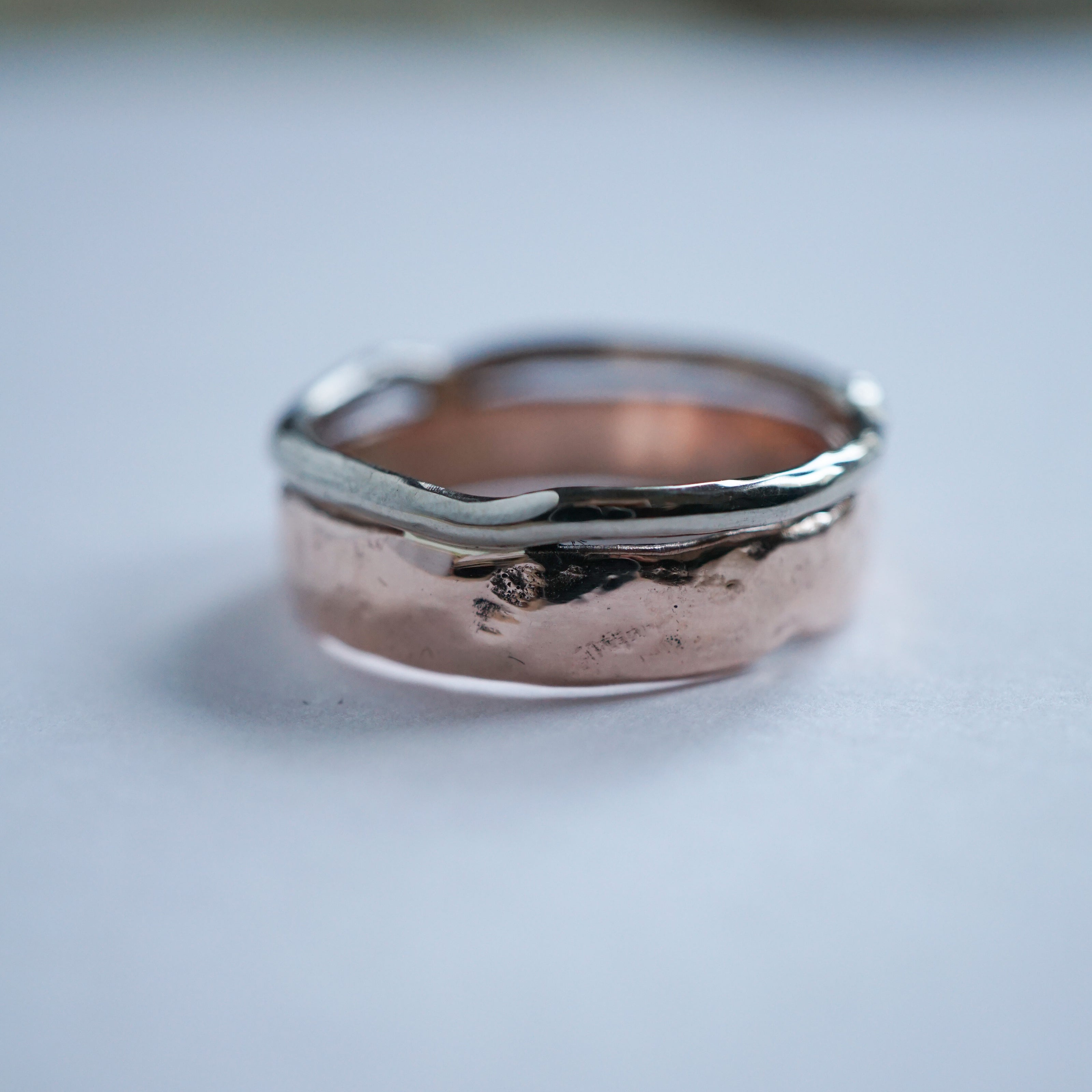 Trouwring combinatie van witgoud en roodgoud - Atelier Minne