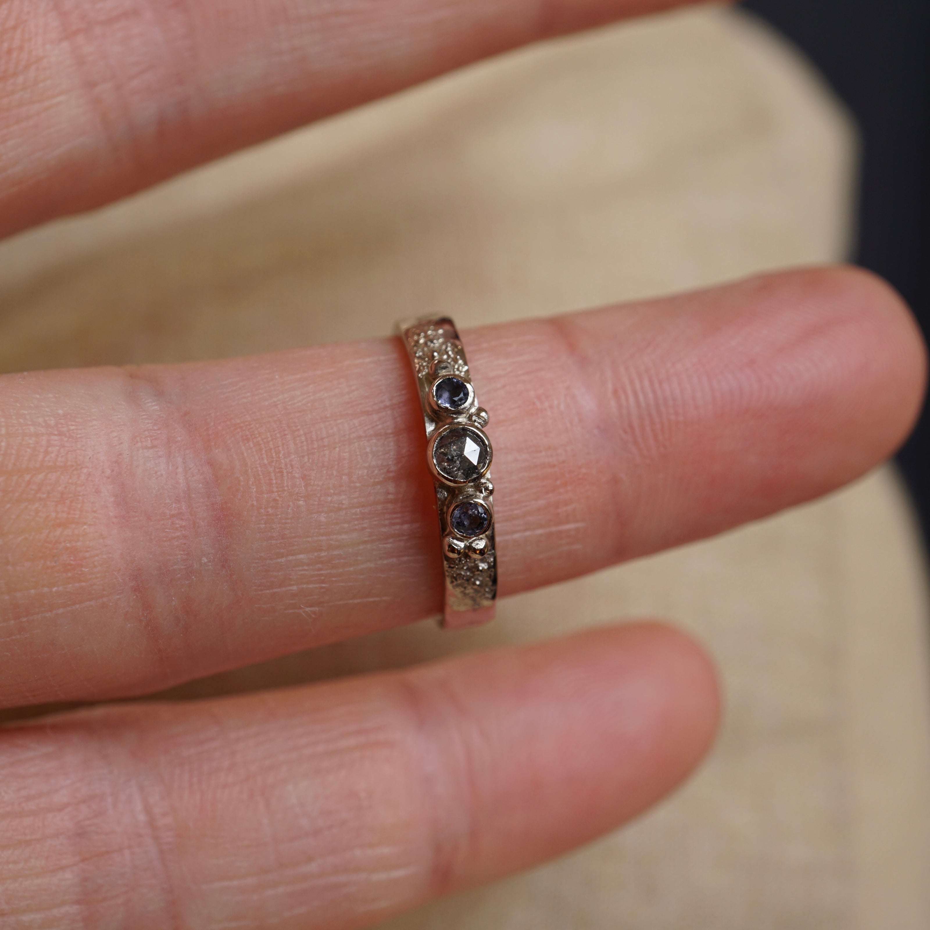 Verlovingsring van witgoud met diamant - Atelier Minne