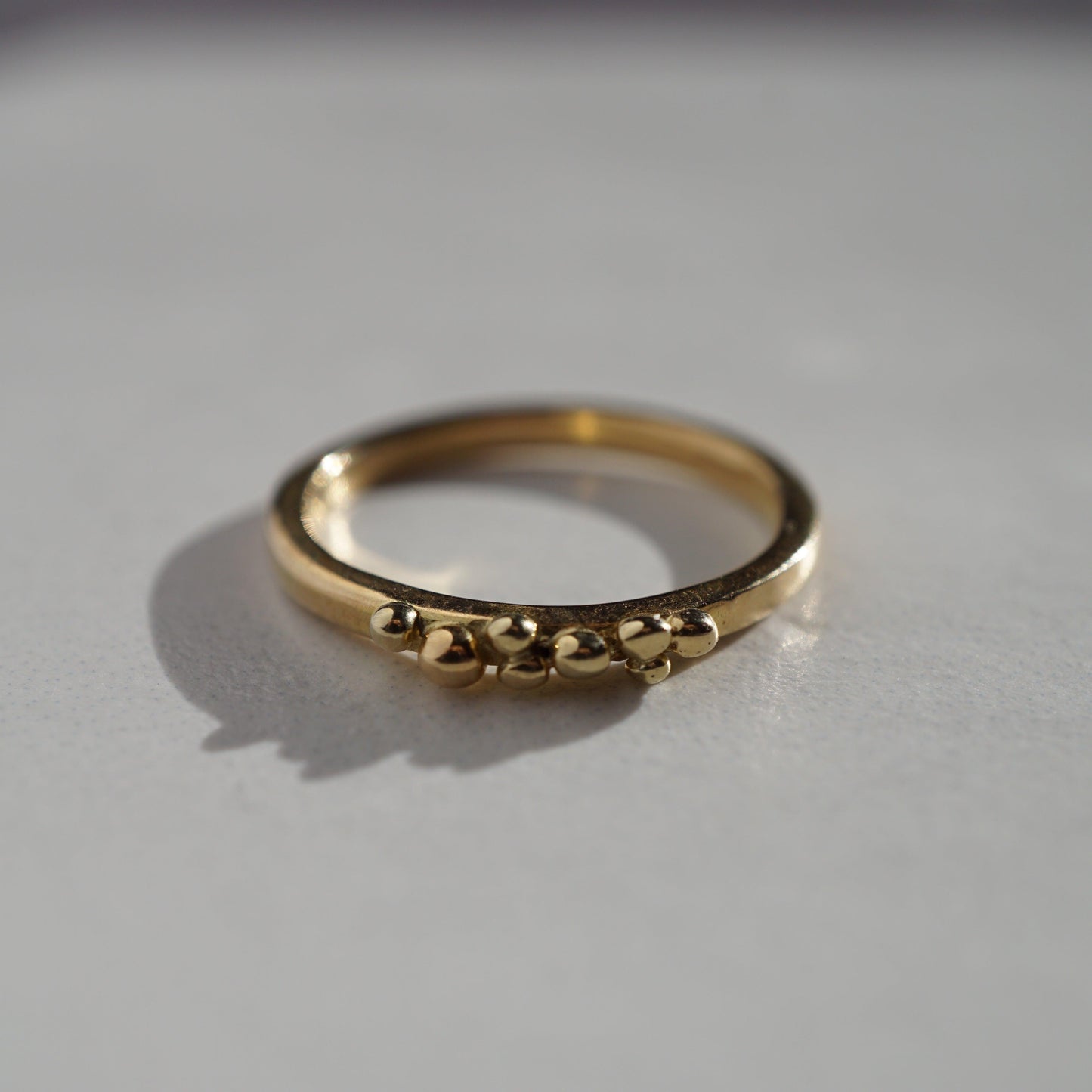 Gouden ring met granules - Atelier Minne