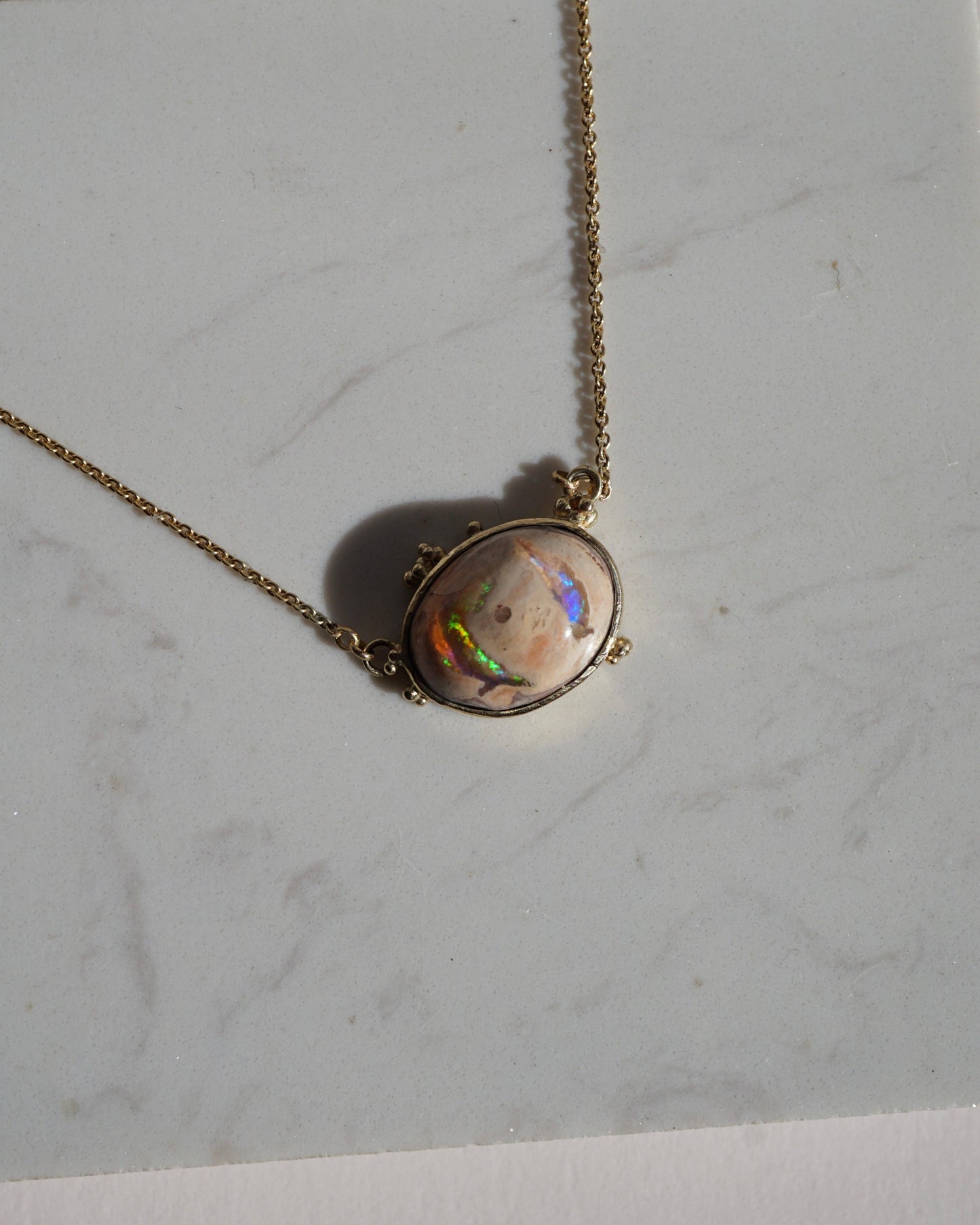 gouden ketting met opaal